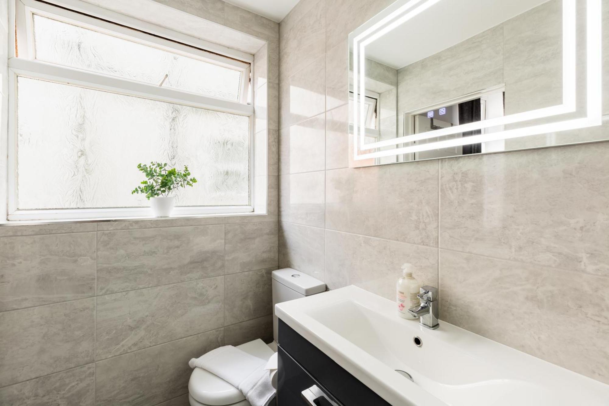 1-Bedroom Apartment In Leamington Spa With Free Parking Exterior foto